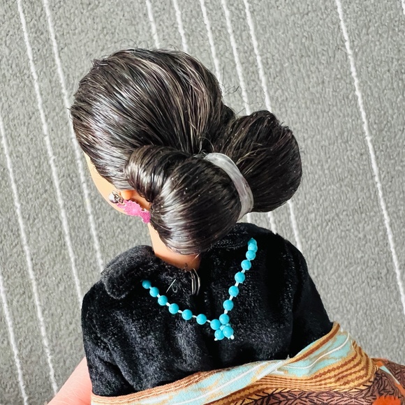 Barbie Collectibles - Princess of the Navajo Barbie Doll - Never Played With - Picture 2 of 2